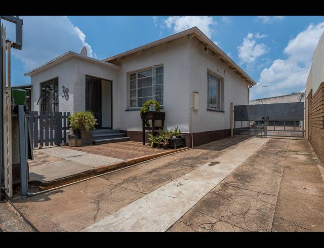 3 BEDROOM FREEHOLD FOR SALE IN REGENTS PARK